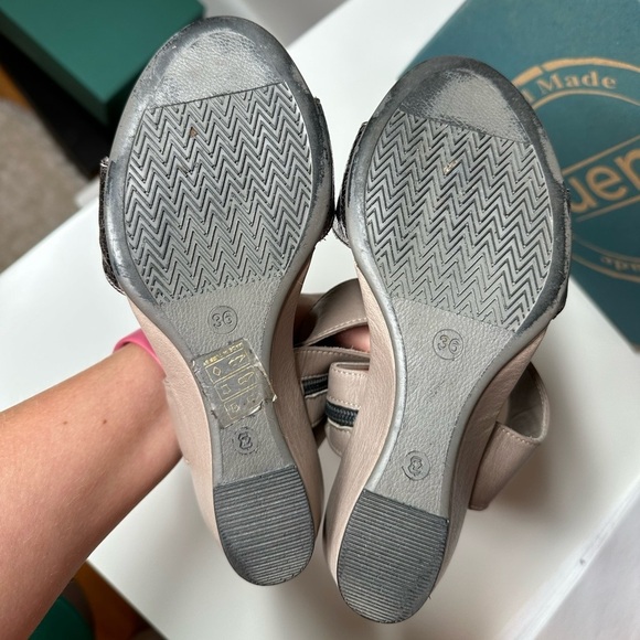 Bueno Beige Wedge Leather Sandals Size 36 (6) - Picture 9 of 12